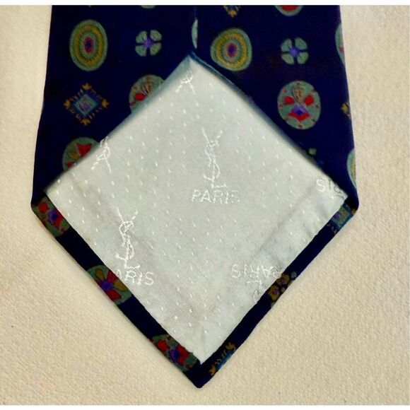 Yves Saint Laurent Men’s 100% Silk Necktie - Picture 7 of 9